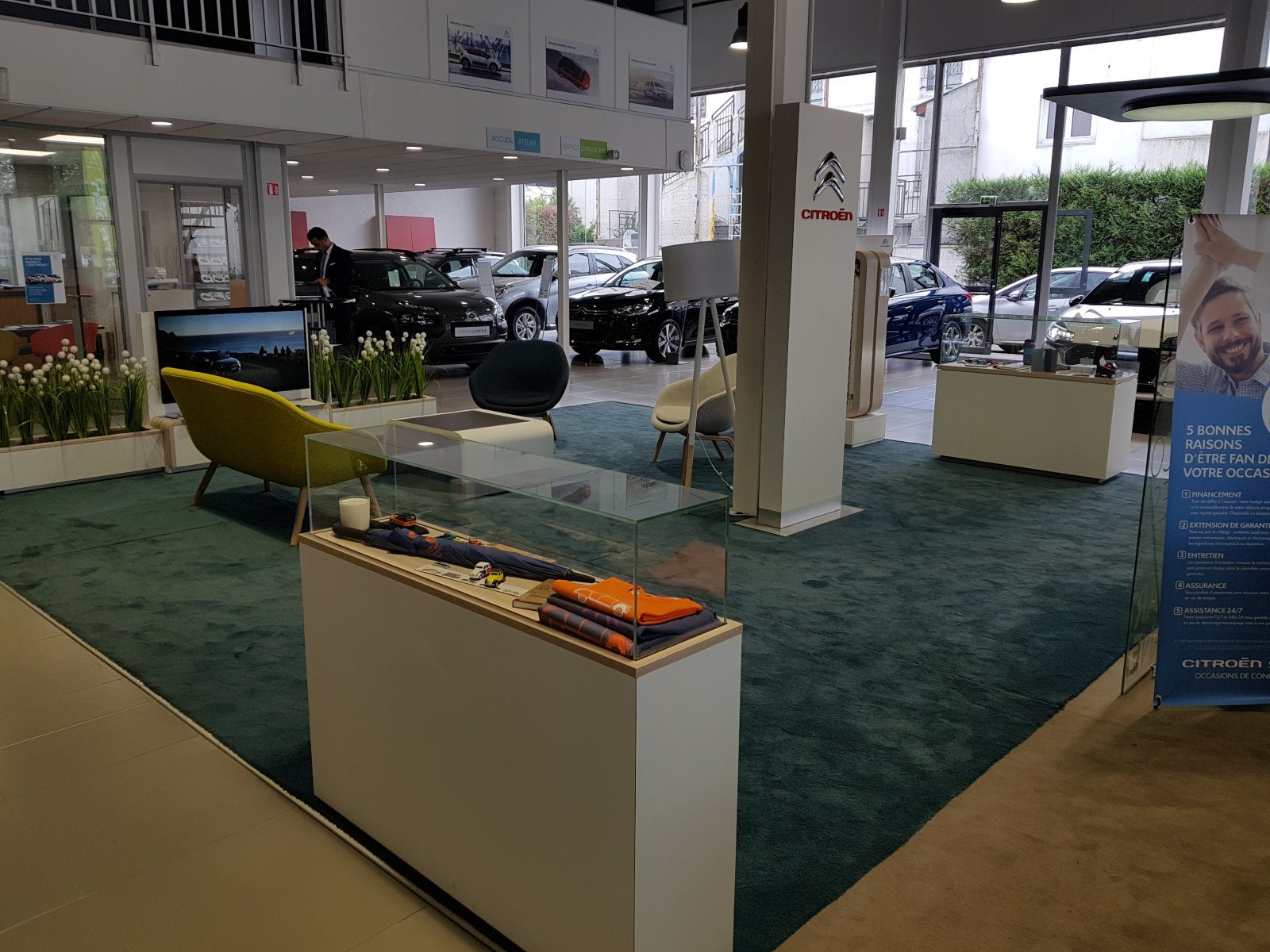 CITROEN SHOWROOM_FRANCE_Saint Denis_ZONE ATTENTE
