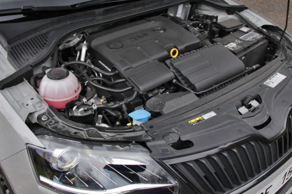 test-skoda-rapid-spaceback-monte-carlo-14-tdi-66-kW-motor