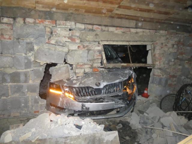 2019-01-nehoda-skoda-octavia-do-garaze- (3) 2019-01-nehoda-skoda-octavia-do-garaze- (3)