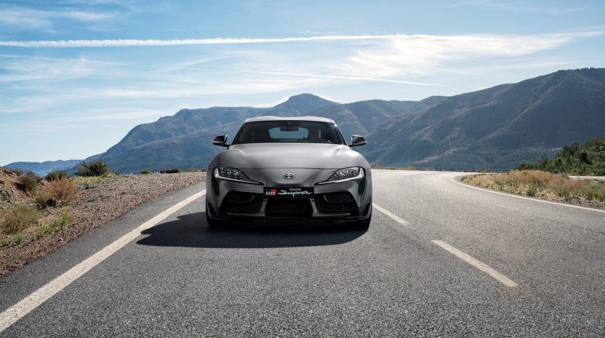 2020-Toyota-Supra-seda- (11)