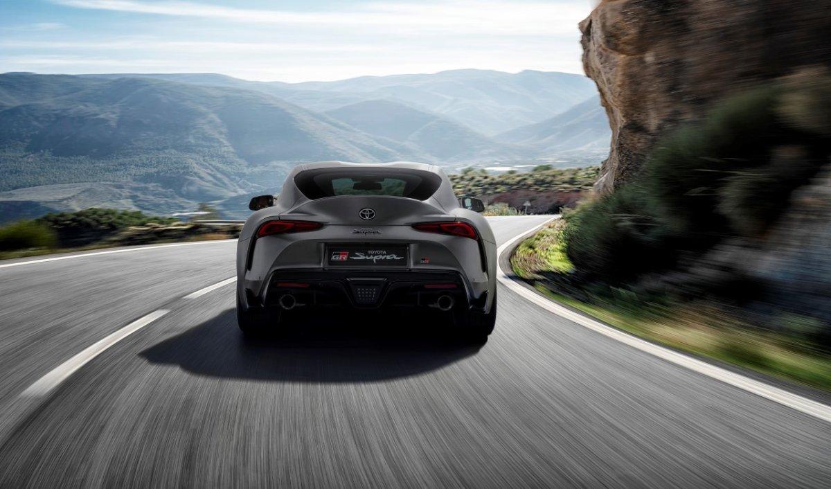 2020-Toyota-Supra-seda- (14)