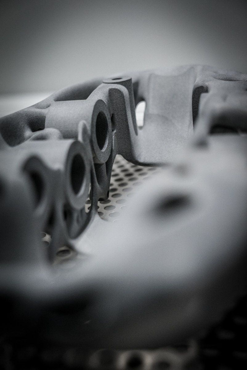 BMW-Individual-M850i-xDrive-Coupe-Night-Sky-zakulisi-vyroby- (1)