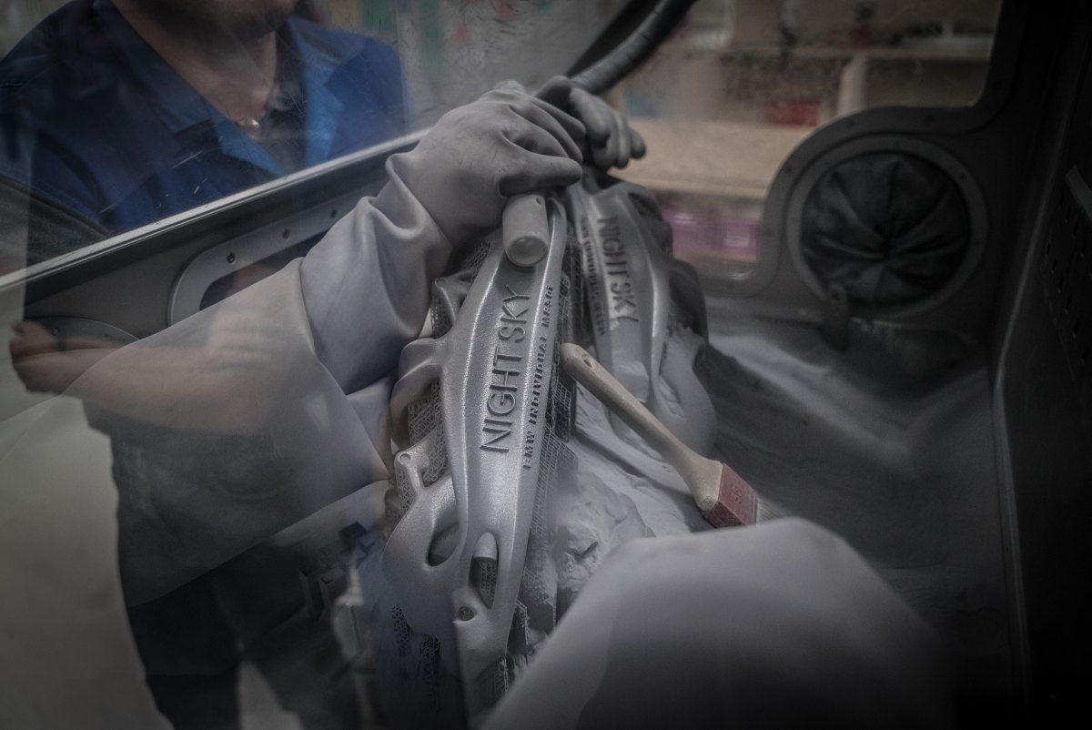 BMW-Individual-M850i-xDrive-Coupe-Night-Sky-zakulisi-vyroby- (6)