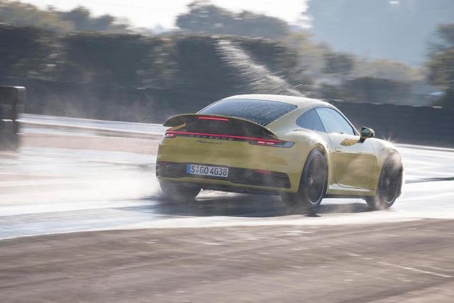 Porsche-911-992-Wet-Mode- (2) Porsche-911-992-Wet-Mode- (2)