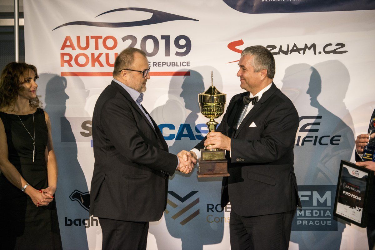 auto-roku-2019-ford-focus- (1)