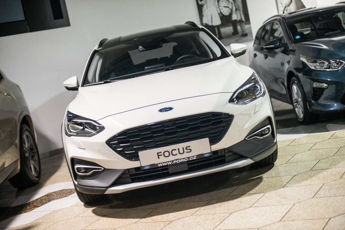 auto-roku-2019-ford-focus- (4)