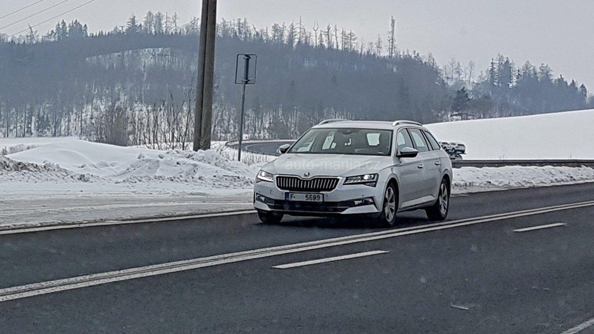 spy-skoda-superb-facelift- (5)