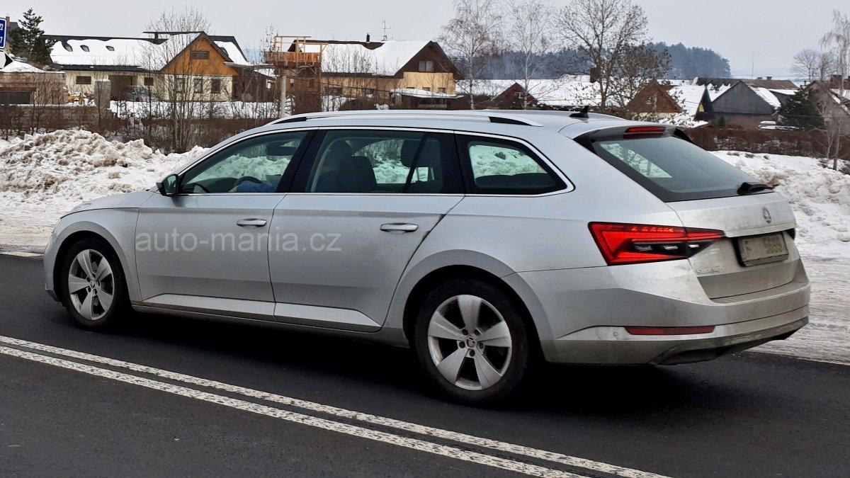 spy-skoda-superb-facelift- (6)