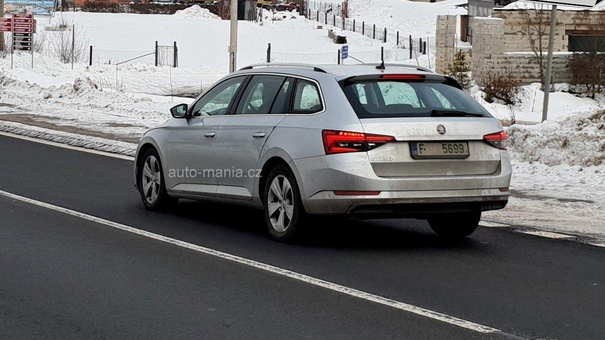 spy-skoda-superb-facelift- (7)