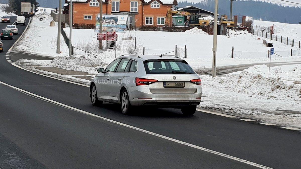 spy-skoda-superb-facelift- (8)