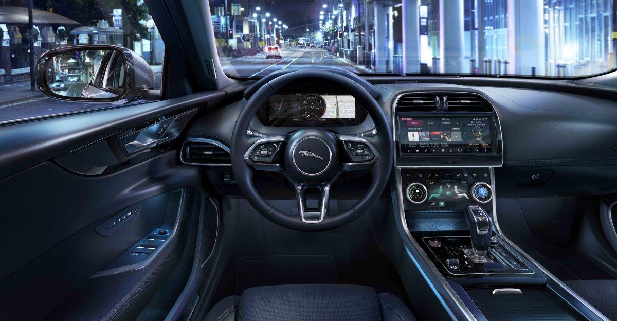 2019-facelift-jaguar-xe-interier- (2)