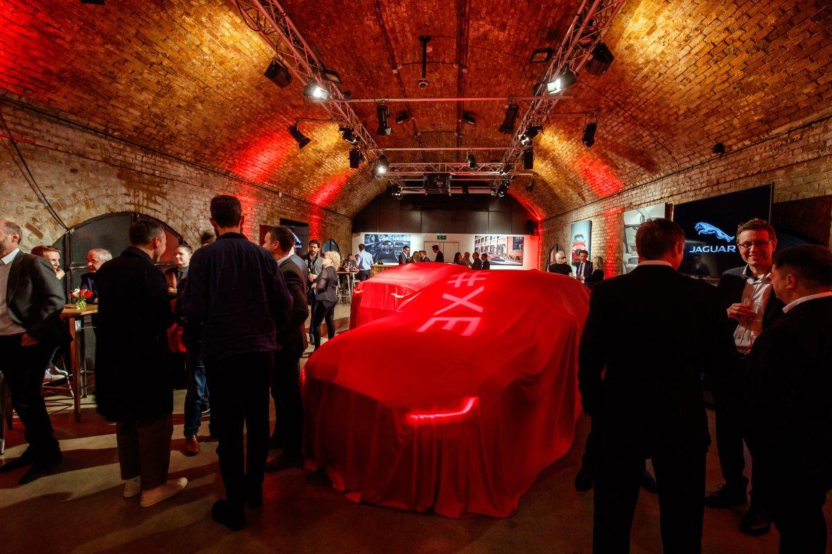 2019-facelift-jaguar-xe-odhaleni-londyn- (2)