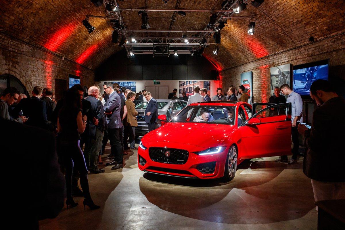 2019-facelift-jaguar-xe-odhaleni-londyn- (4)