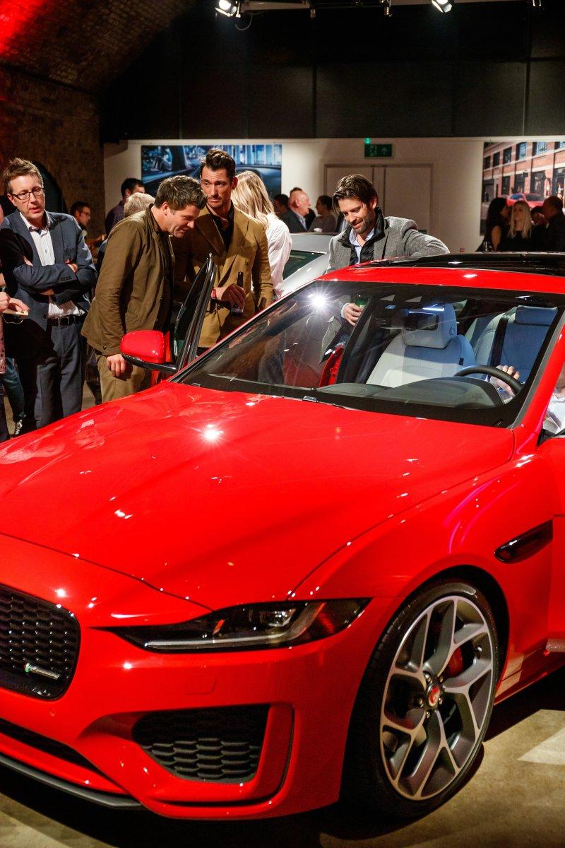 2019-facelift-jaguar-xe-odhaleni-londyn- (5)