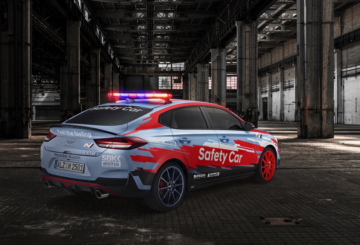 WorldSBK-2019-Safety-Car-Hyundai-i30-fastback-N- (3)