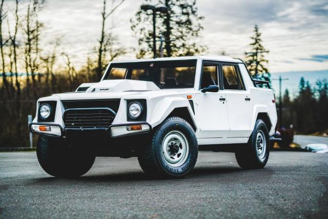 lamborghini-lm002-na-prodej-rm-sothebys- (2) lamborghini-lm002-na-prodej-rm-sothebys- (2)