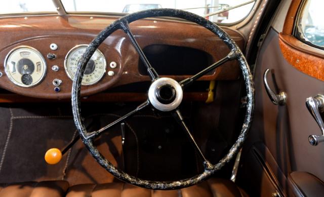 skoda-superb-4000-steering-wheel-1 Škoda Superb 4000