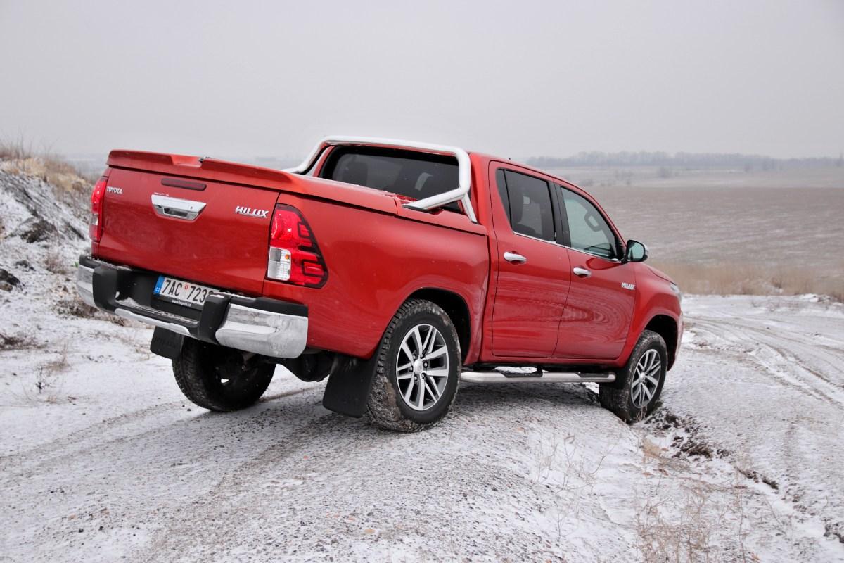 test-2018-toyota-hilux-double-cab-24-d-4d-110-kw- (33)