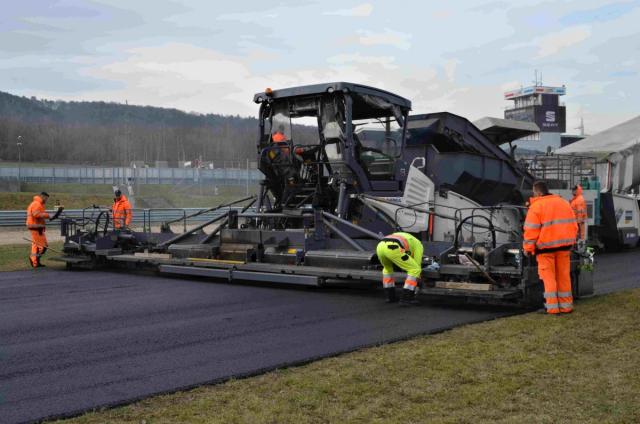 2019-autodrom-most-vymena-asfaltu- (9) 2019-autodrom-most-vymena-asfaltu- (9)