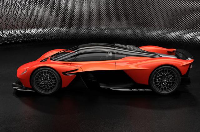Aston-Martin-Valkyrie 3