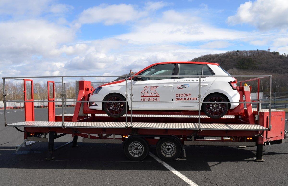 autodrom-most-otocny-simulator-prevraceni-skoda-fabia- (2)
