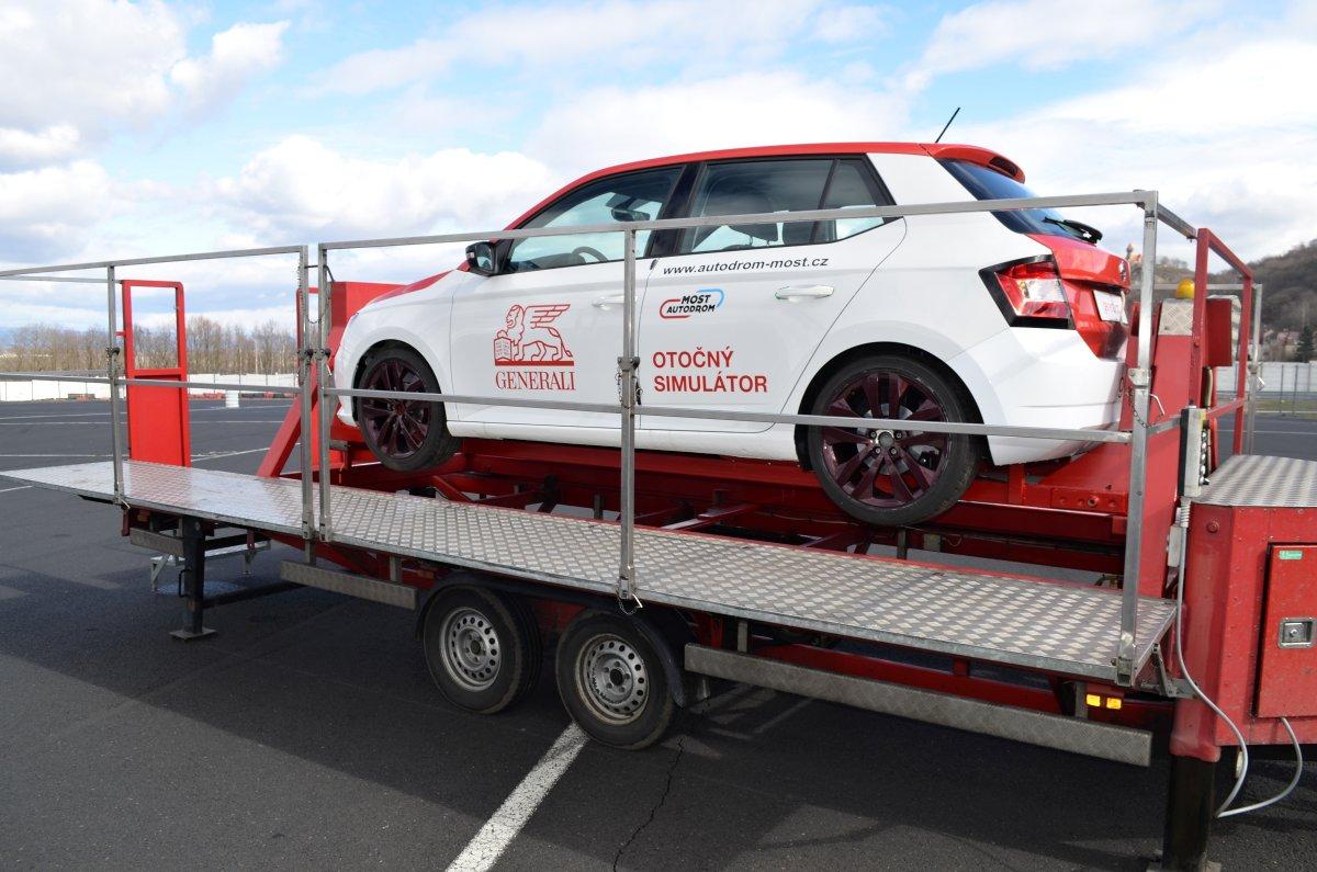 autodrom-most-otocny-simulator-prevraceni-skoda-fabia- (3)