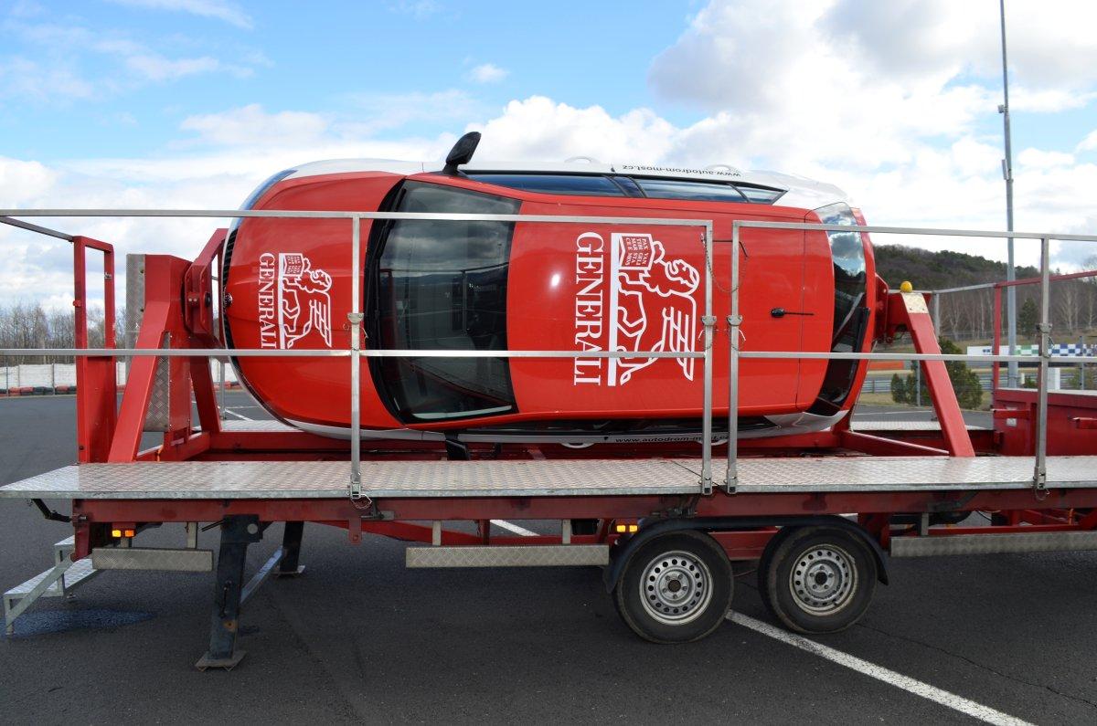 autodrom-most-otocny-simulator-prevraceni-skoda-fabia- (4)