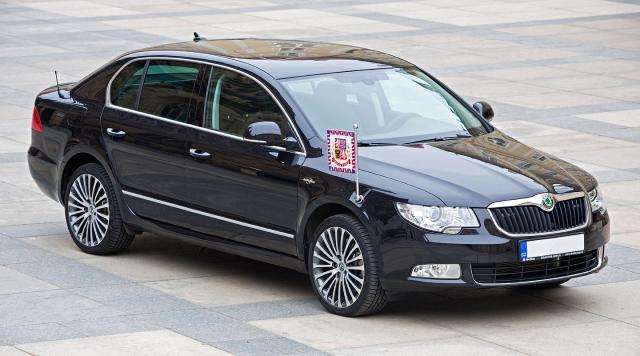 milos-zeman-skoda-superb-2 milos-zeman-skoda-superb-2