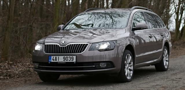 test-ojetiny-2014-skoda-superb-combi-20-tdi-103-kw-4x4-6MT