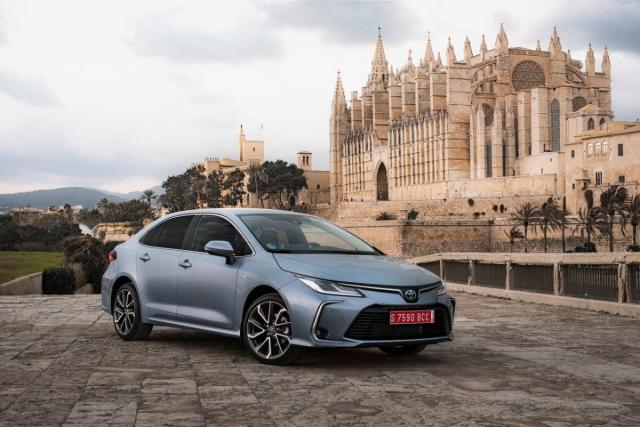 2019-toyota-corolla-sedan- (2) 2019-toyota-corolla-sedan- (2)