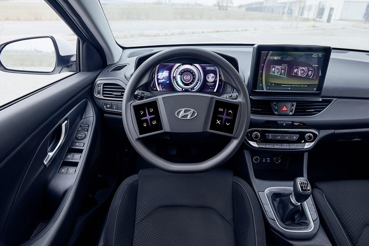 hyundai-i30-nova-palubni-deska-a-volant- (1)