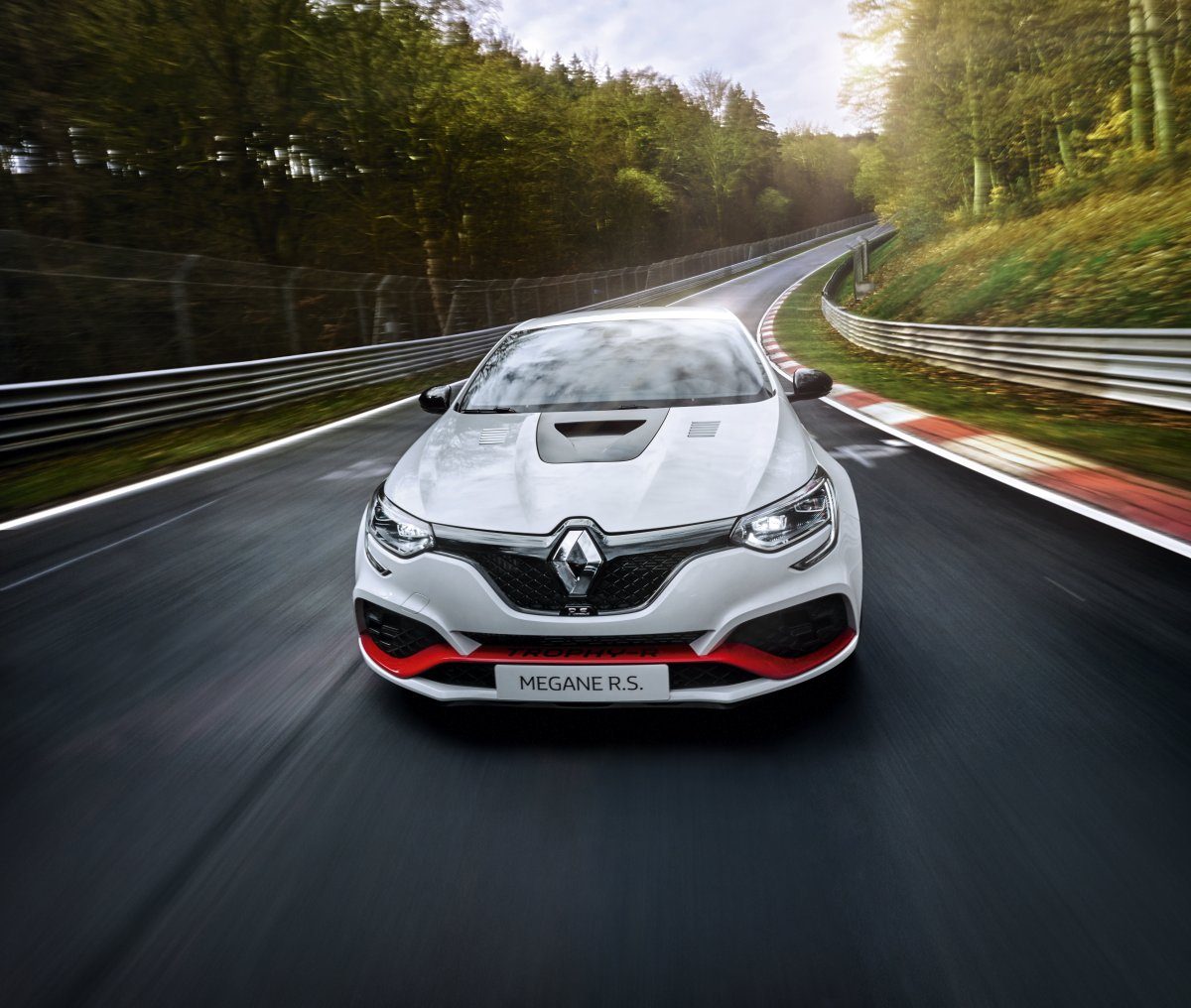 2019-renault-megane-rs-trophy-r-rekord-nurburgring- (1)