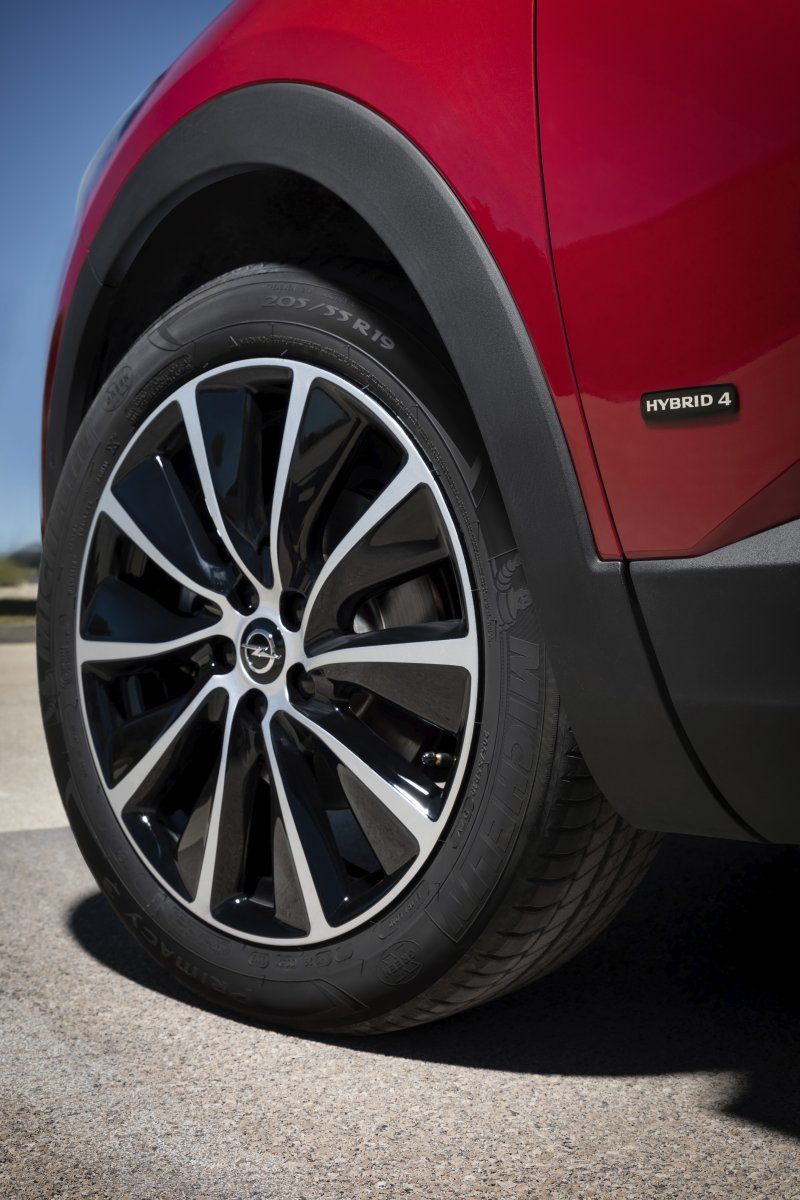 2020-Opel-Grandland-X-Hybrid4- (2)