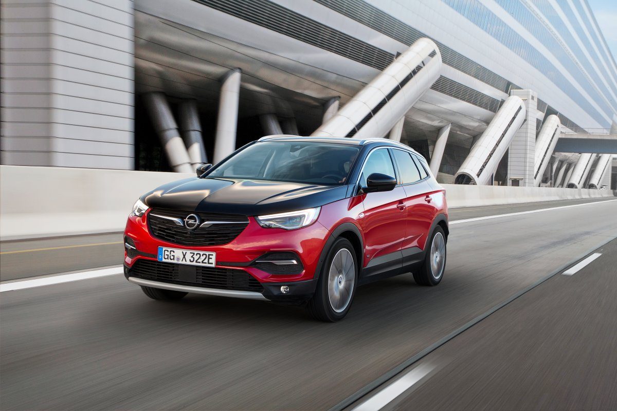 2020-Opel-Grandland-X-Hybrid4- (3)