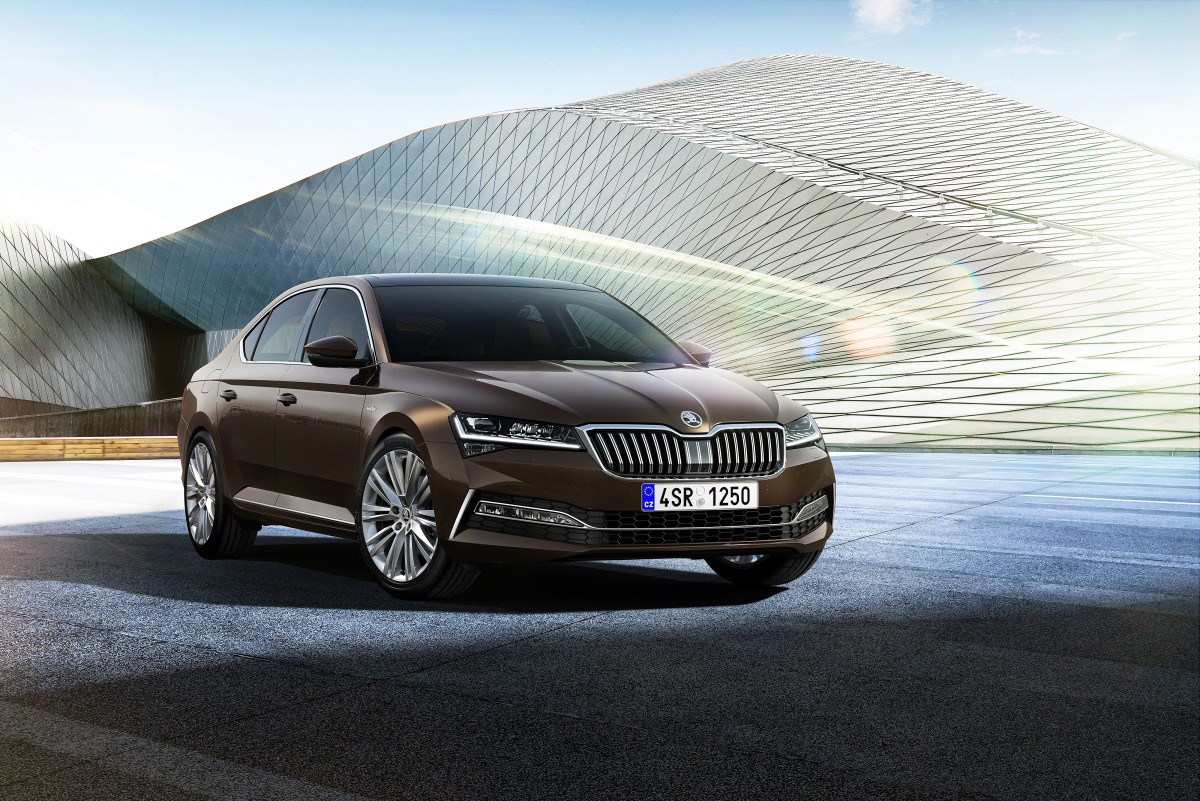 2020-Skoda-Superb_LaK