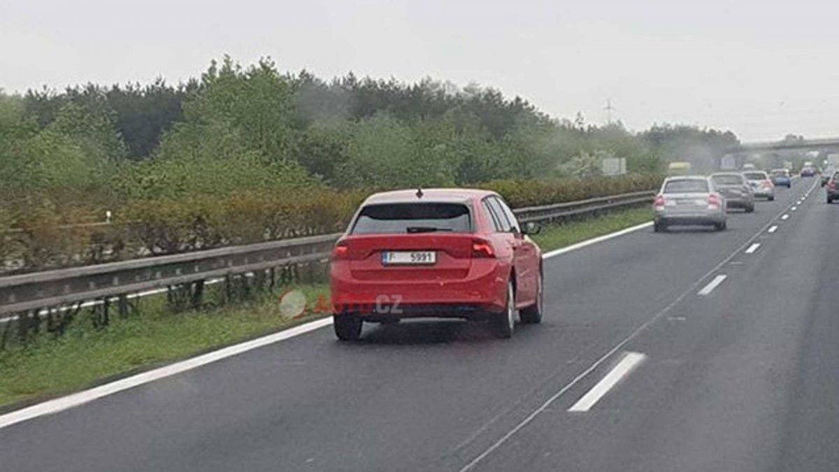 2020-skoda-octavia-combi-spy-foto-auto_cz-02