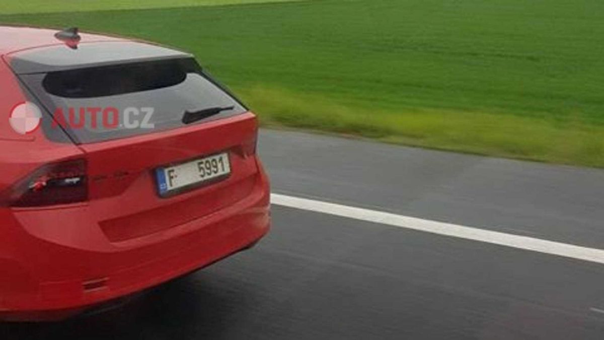 2020-skoda-octavia-combi-spy-foto-auto_cz-03