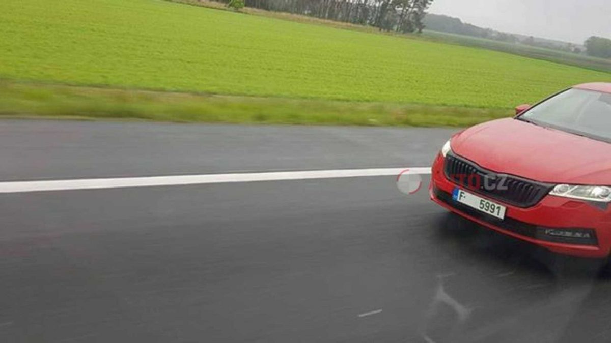 2020-skoda-octavia-combi-spy-foto-auto_cz-05