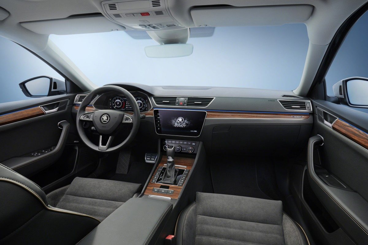 2020-skoda-superb-scout- (2)