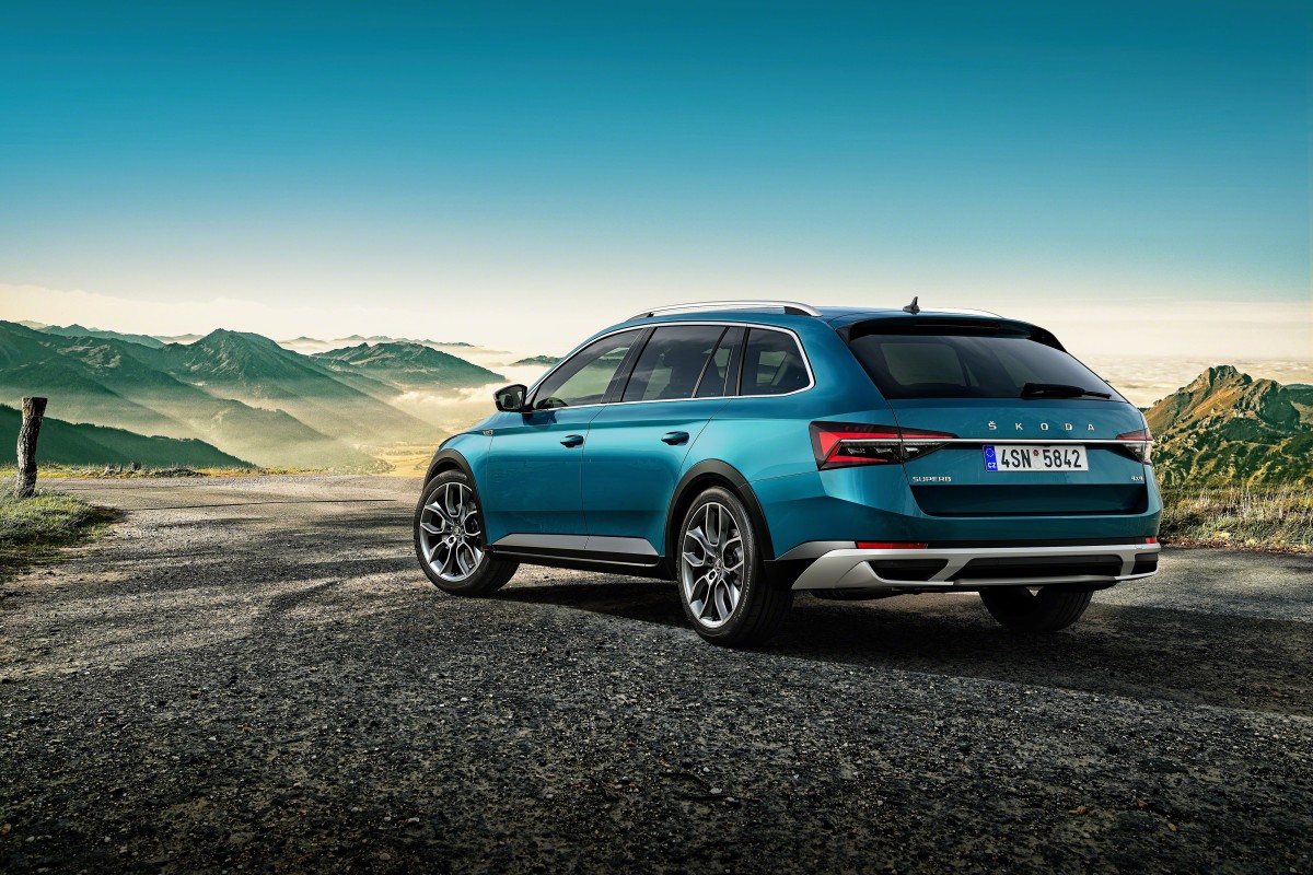 2020-skoda-superb-scout
