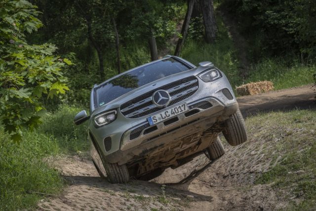 2019-facelift-mercedes-benz-glc-300-d-4matic-off_road- (10) 2019-facelift-mercedes-benz-glc-300-d-4matic-off_road- (10)