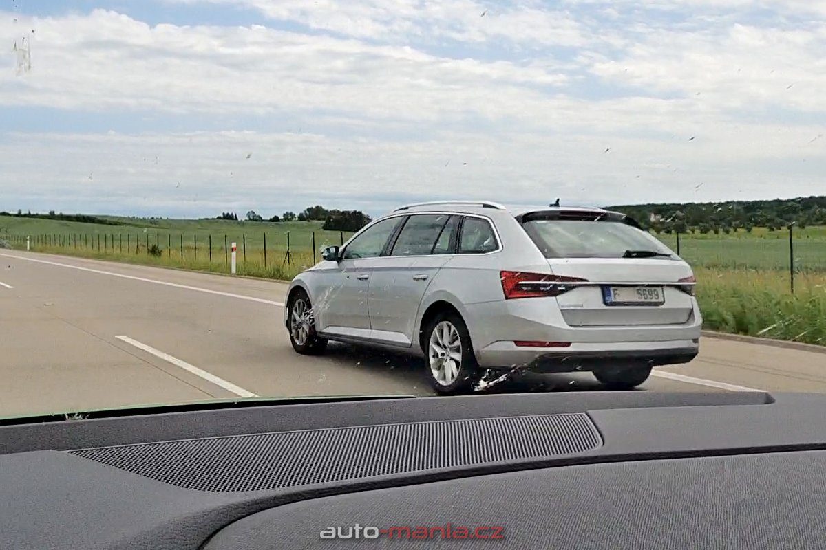 2019-skoda-superb-facelift-spy-video-dalnice- (3)
