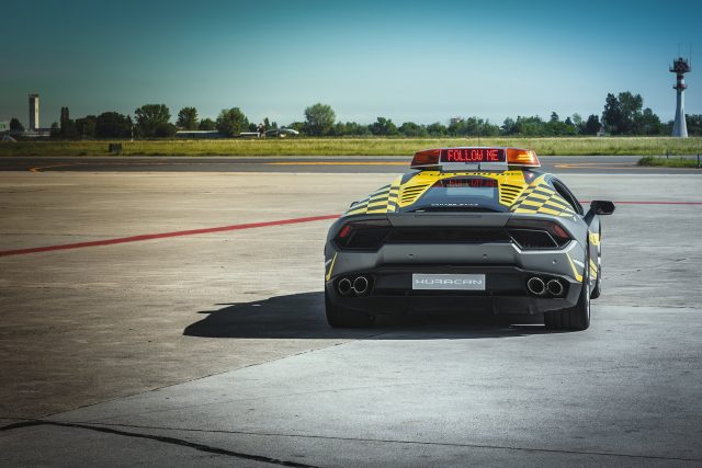 lamborghini-huracan-letiste-bologna-follow-me-2 lamborghini-huracan-letiste-bologna-follow-me-2