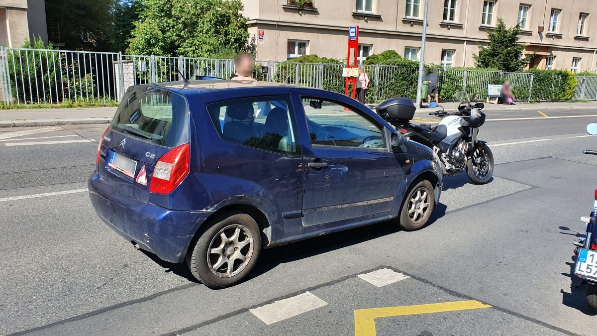 honda-cbr500r-citroen-c2-nehoda-02