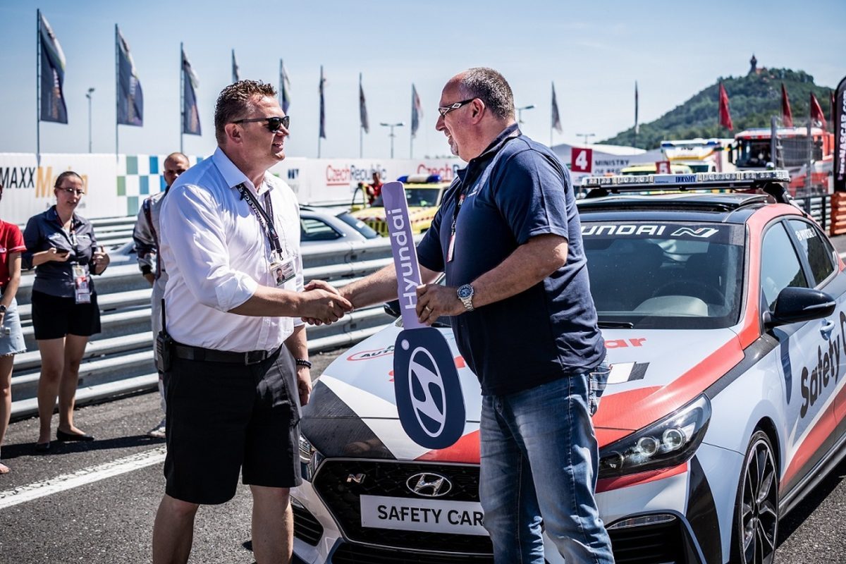 hyundai-i30-n-safety-car-autodrom-most- (6)