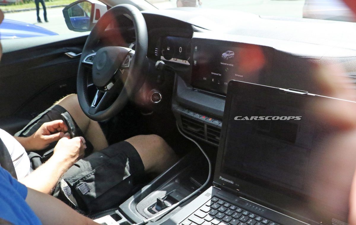 spy-foto-2020-skoda-octavia-combi-interier- (5)