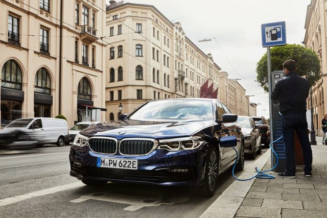 2019-bmw-530e-sedan-xdrive- (2) 2019-bmw-530e-sedan-xdrive- (2)