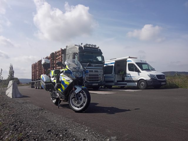 kamion policie 1