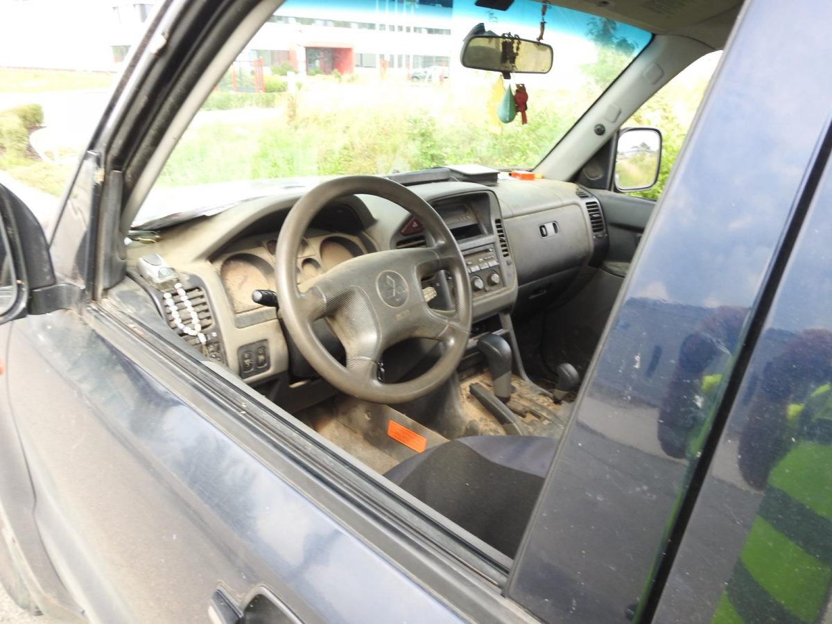 mitsubishi pajero prives (2)