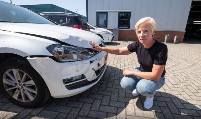volkswagen golf nehoda parkoviste letiste
